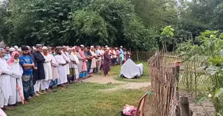 মাইলস্টোন ট্র্যাজেডি:  মেহেরপুরে অষ্টম শ্রেণির শিক্ষার্থী মাহিয়ার দাফন সম্পন্ন